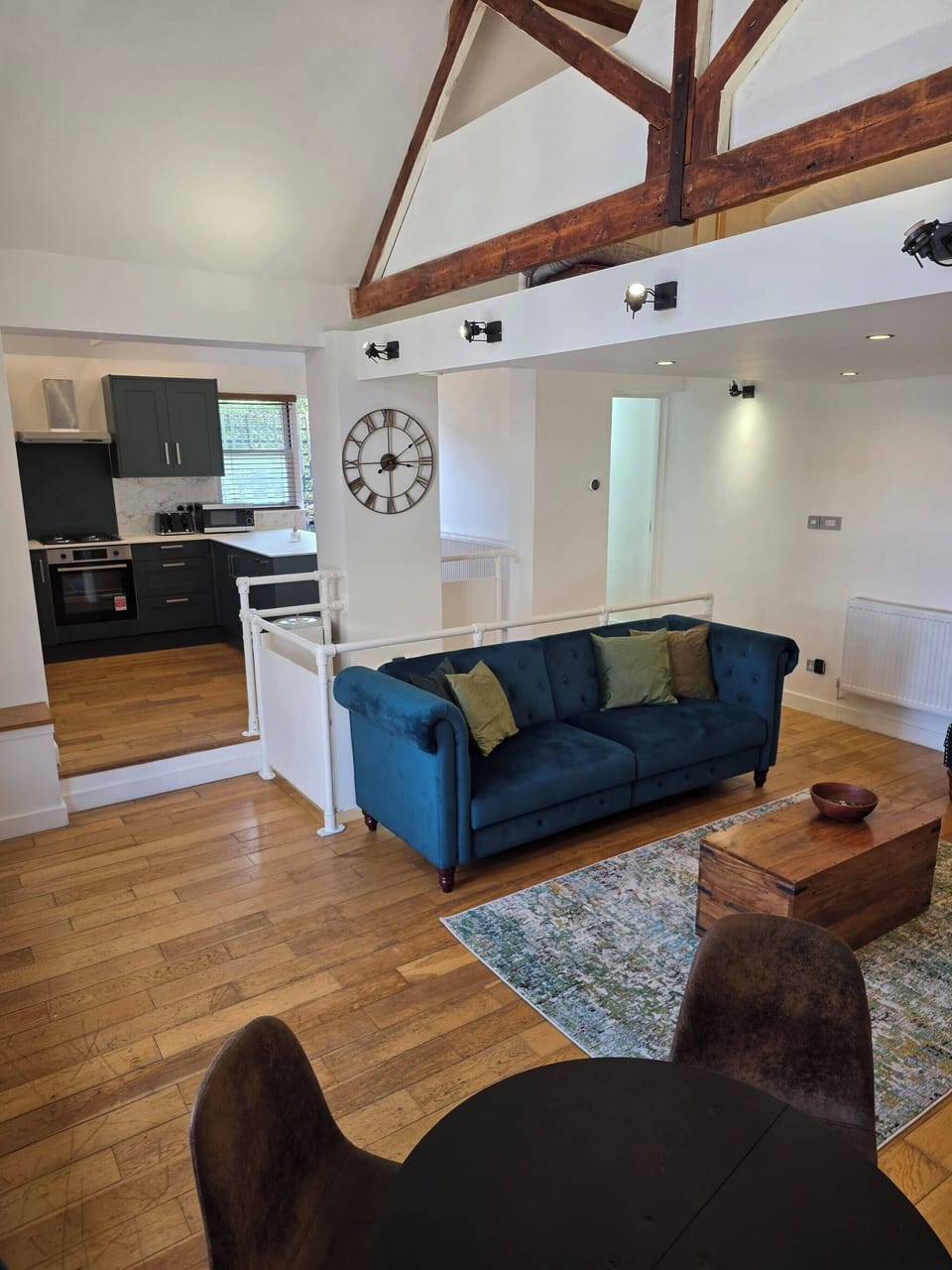 House, 3 Bedrooms, Smoking, Balcony | Living room | Books