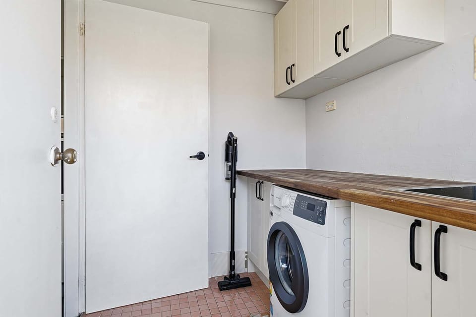 Laundry with Washing Machine + Iron