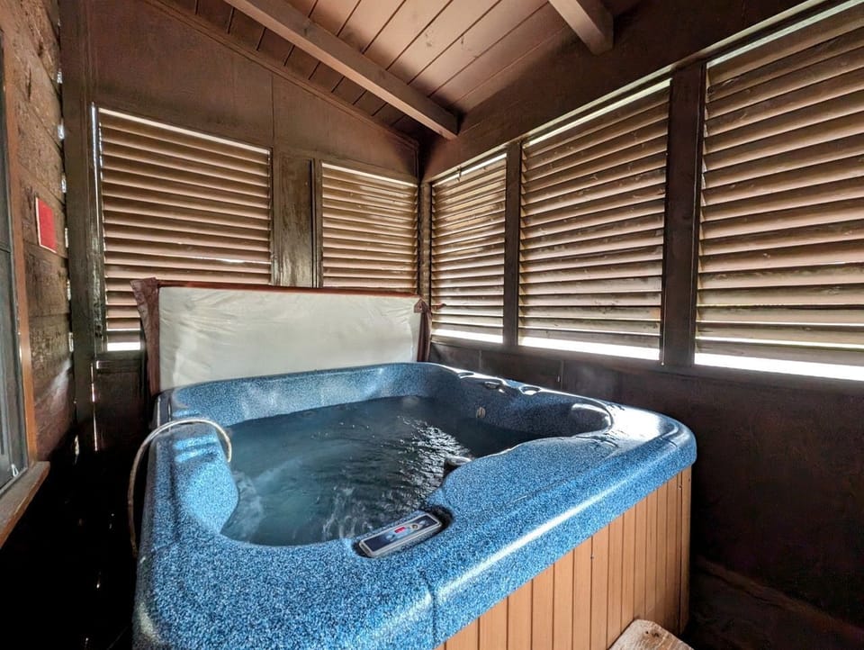 Indoor spa tub