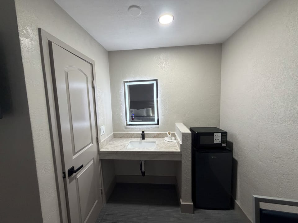 Exclusive Single Room | Free WiFi, bed sheets