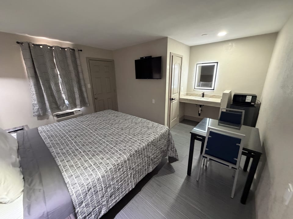 Exclusive Single Room | WiFi (free), bed sheets