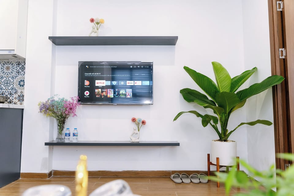 Apartment, Balcony | Living area | 35-inch TV with cable channels