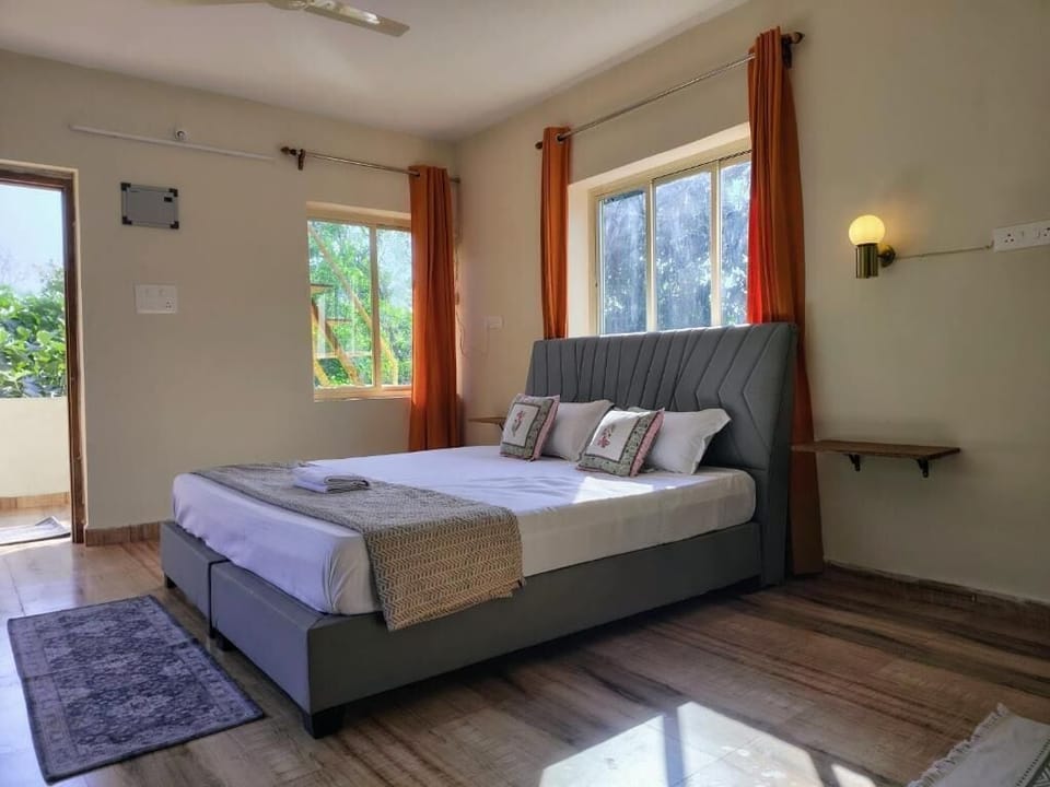 Comfort Studio, Balcony, Garden View | Iron/ironing board, free WiFi