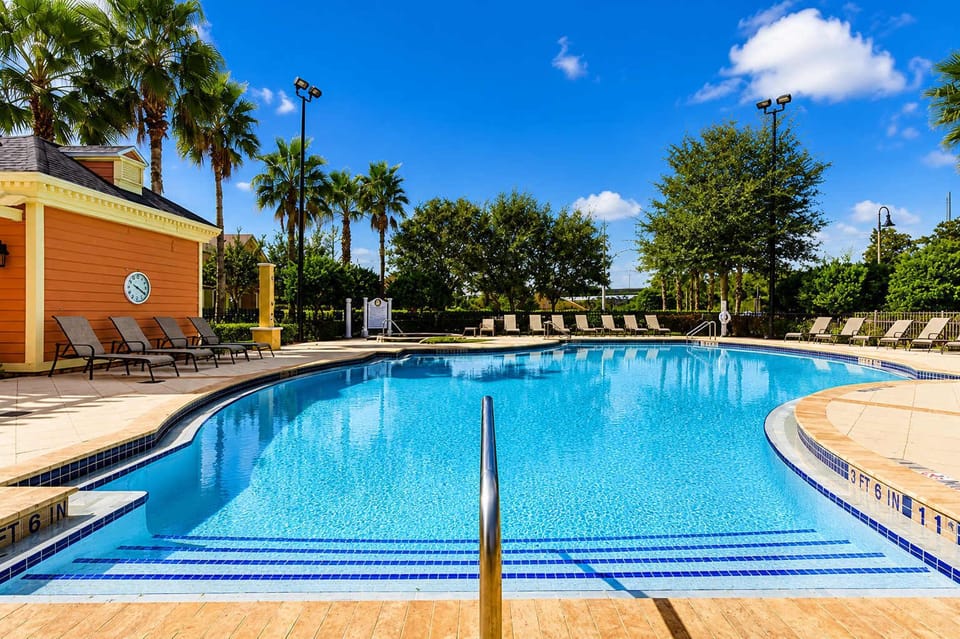 Carriage Pointe: Pool and Spa