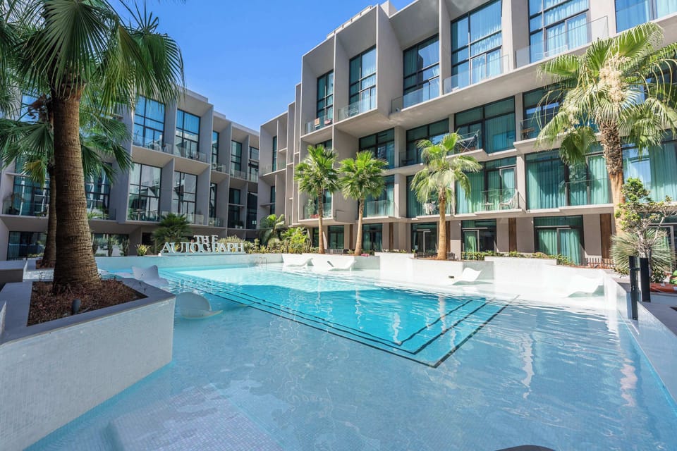 Swimming pool for guest