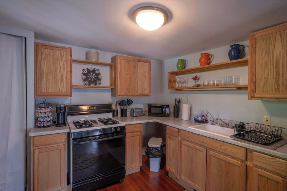 Full kitchen with stove and oven