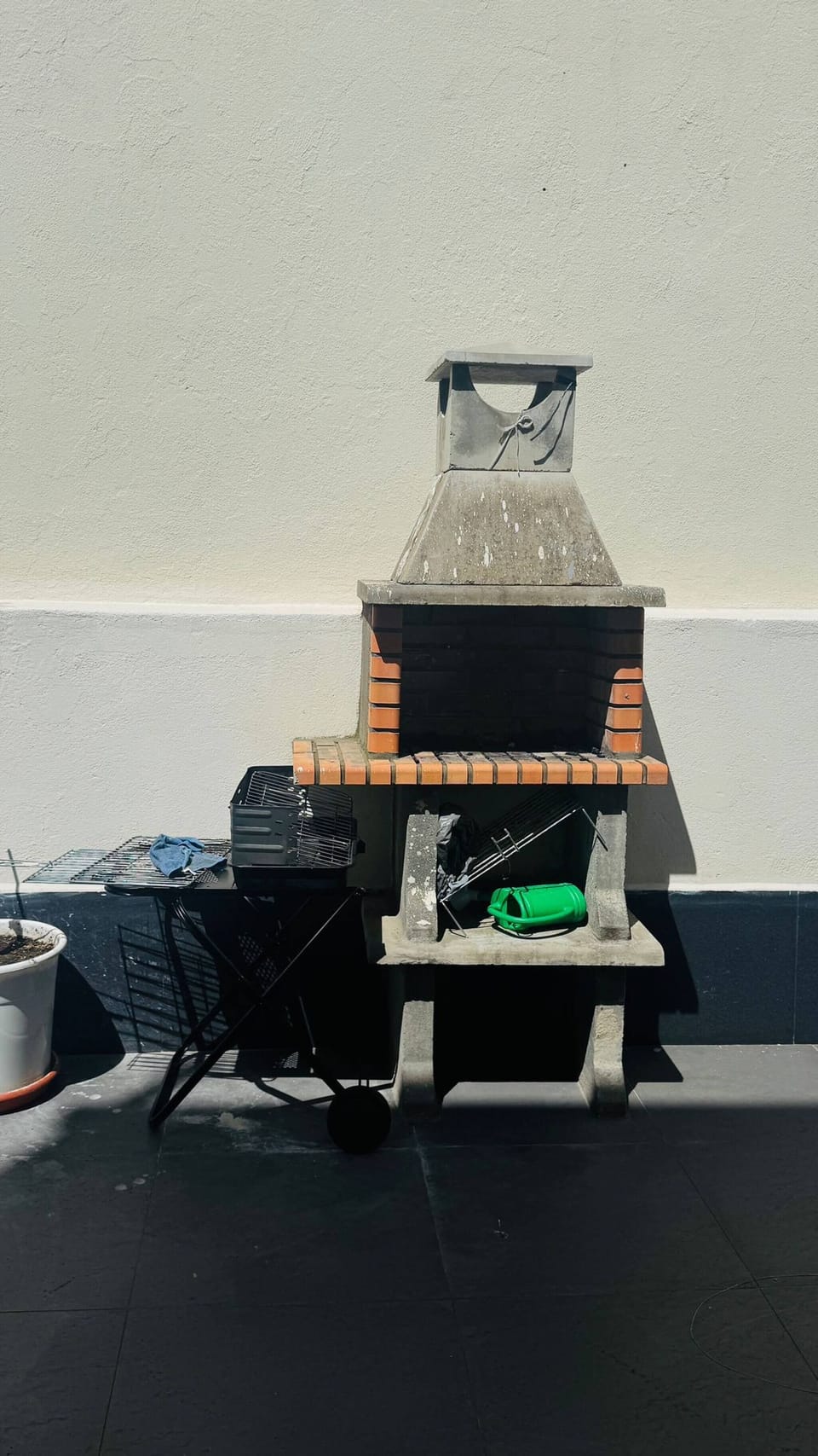 Apartment, 2 Bedrooms, Balcony, City View | Property grounds