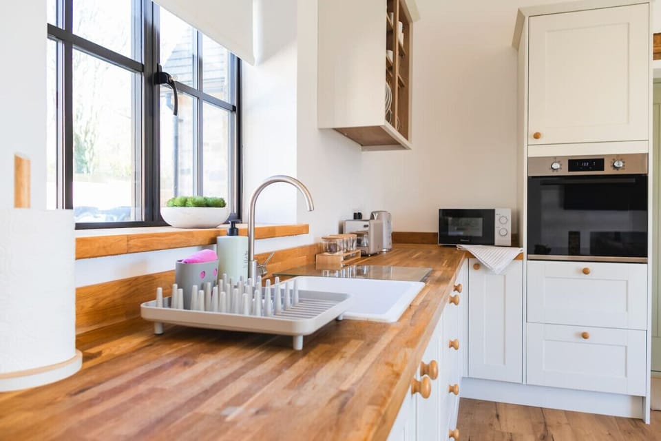 Cook, sip, and settle into the slower pace of country living.