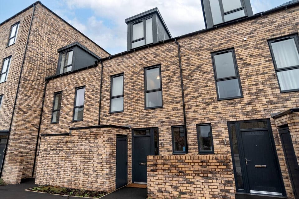 Modern architecture in a well-connected residential setting.