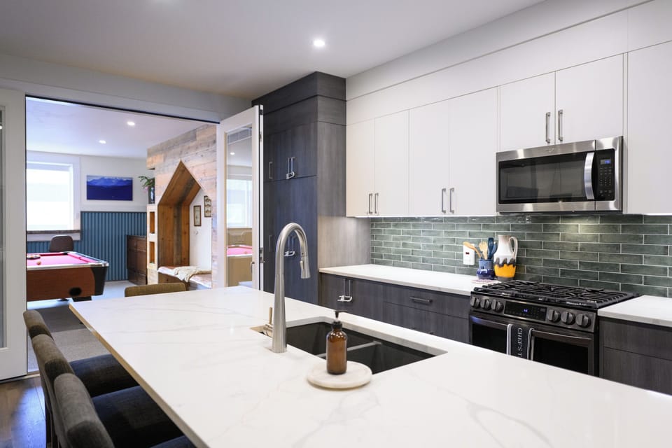 Raven's Roost- Kitchen/Lounge Room