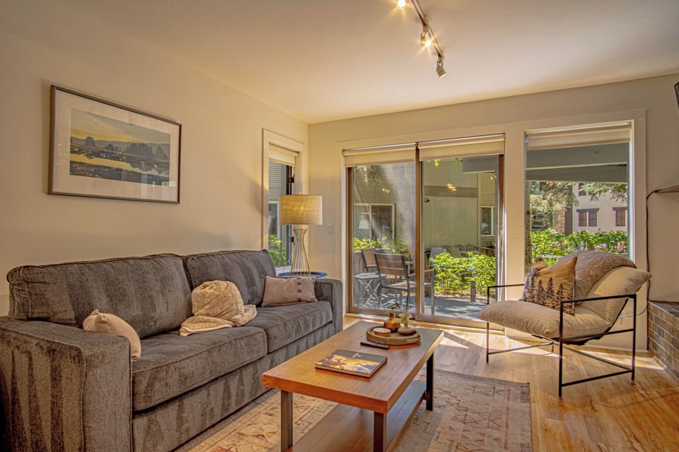 Condo, 1 Queen Bed with Sofa bed, Garden View (Stonehenge Condo #6) | Living area