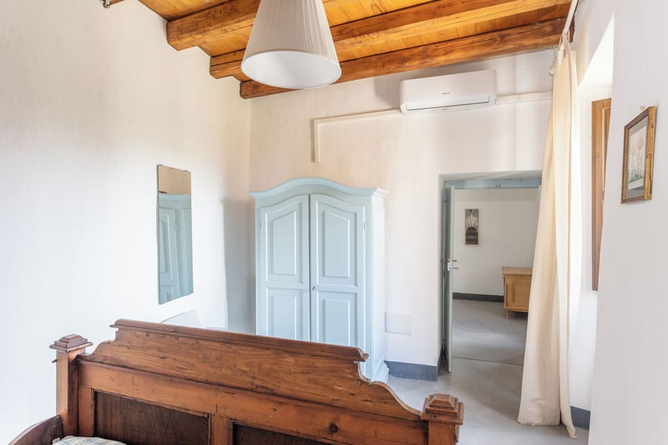 House, Hill View | Interior