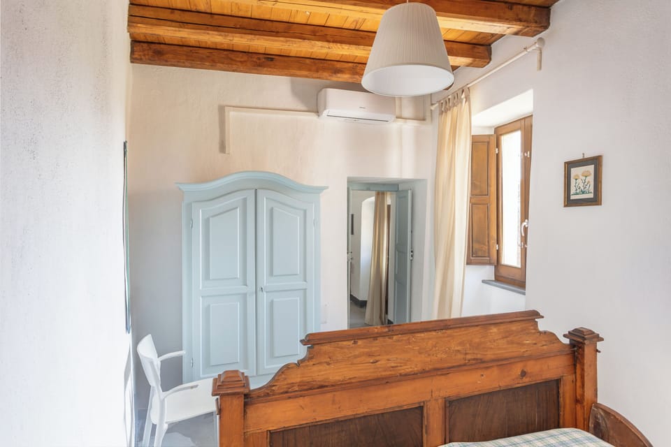 House, Hill View | Interior