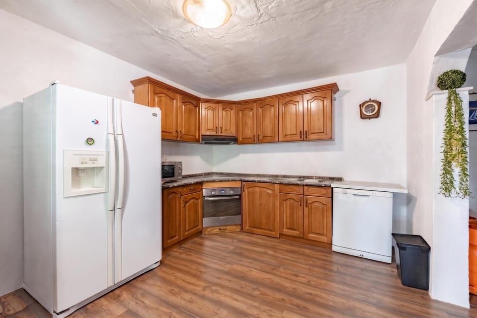 Family House, 3 Bedrooms, Refrigerator & Microwave (Pool & Garden House Jaga) | Private kitchen
