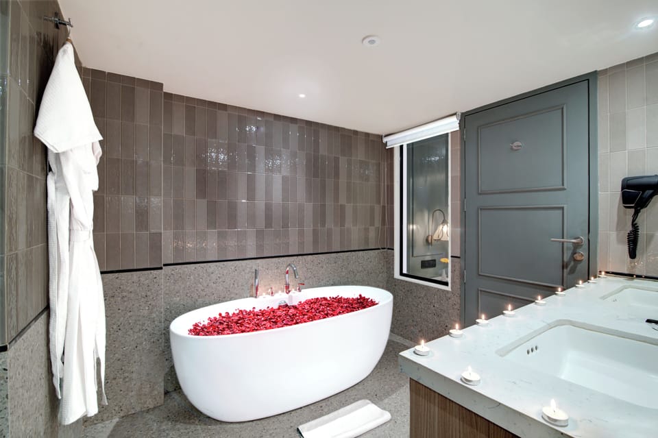 Signature Suite | In-room dining