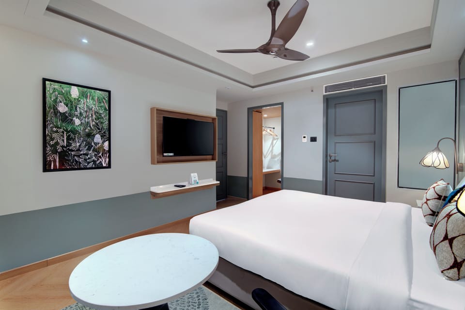 Signature Suite | Iron/ironing board (on request), WiFi (free), bed sheets