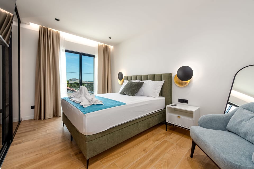 3 bedrooms, cribs (free), bed sheets