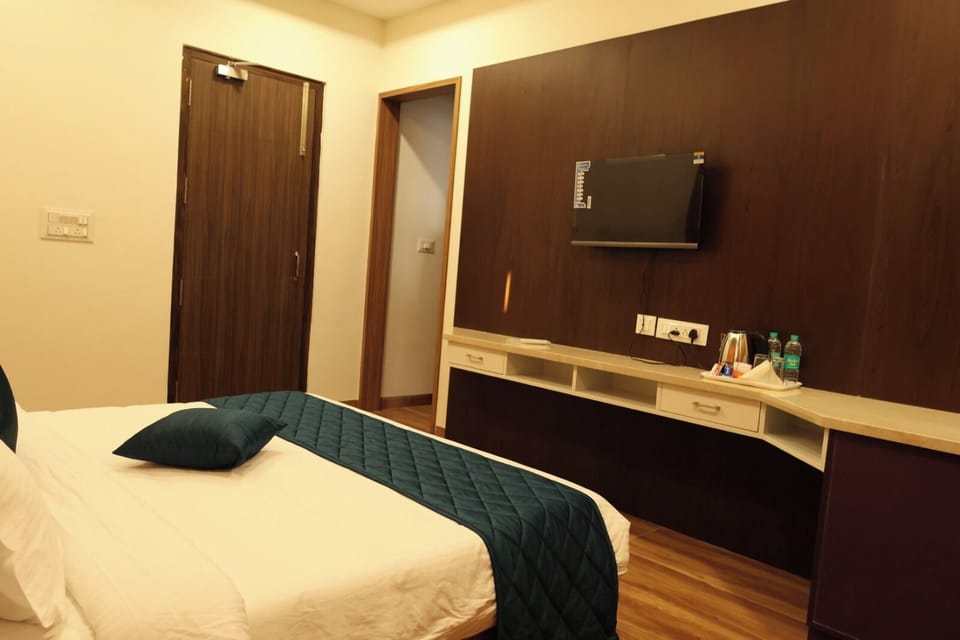 Executive Double Room | Desk, laptop workspace, WiFi (free)