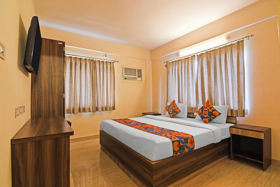Deluxe Room | Egyptian cotton sheets, premium bedding, in-room safe, desk