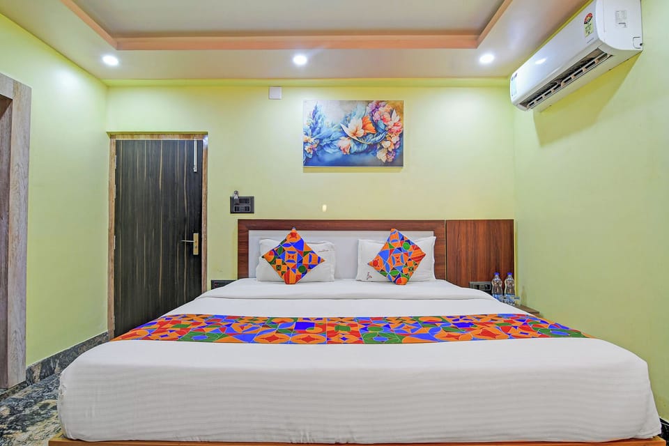 Premium Room | Egyptian cotton sheets, premium bedding, in-room safe, desk