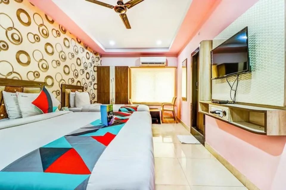 Egyptian cotton sheets, premium bedding, in-room safe, desk
