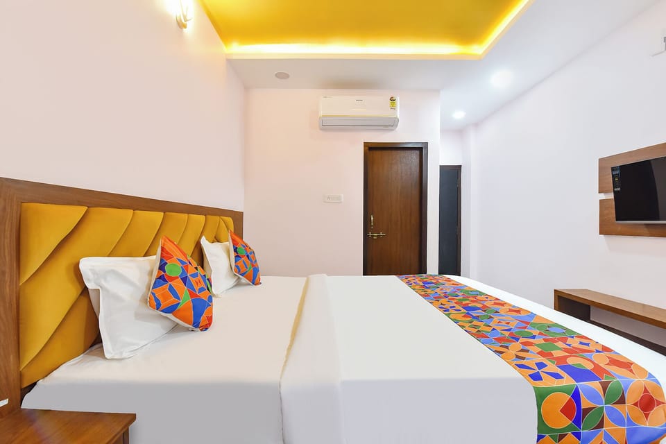 Egyptian cotton sheets, premium bedding, in-room safe, desk