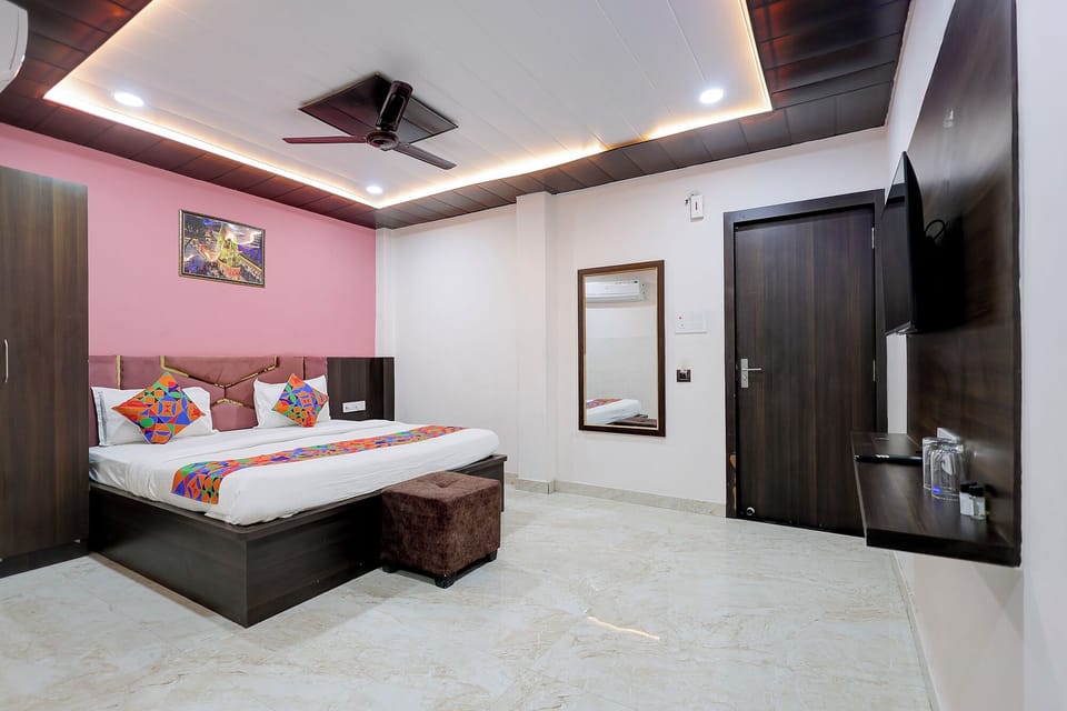 Premium Room | Egyptian cotton sheets, premium bedding, in-room safe, desk