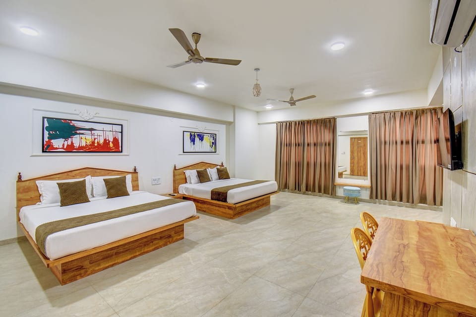 Family Room | Egyptian cotton sheets, premium bedding, in-room safe, desk