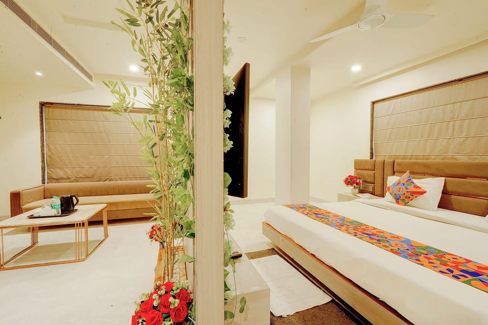 Suite | Egyptian cotton sheets, premium bedding, in-room safe, desk