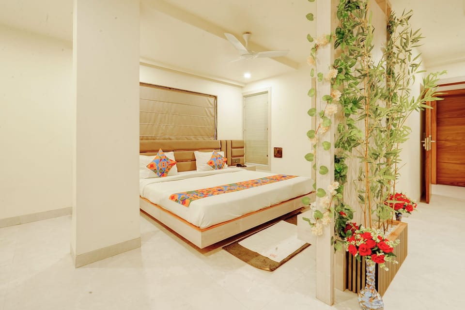Egyptian cotton sheets, premium bedding, in-room safe, desk