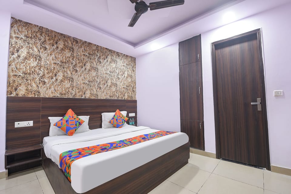 Deluxe Room | Egyptian cotton sheets, premium bedding, in-room safe, desk