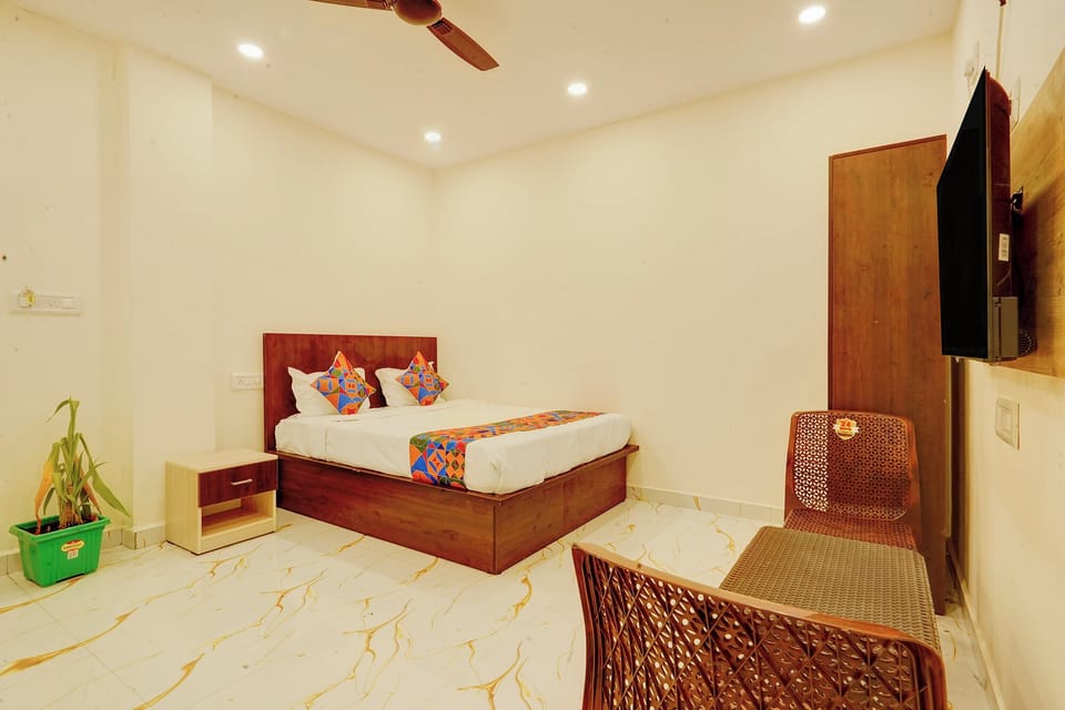 Egyptian cotton sheets, premium bedding, in-room safe, desk