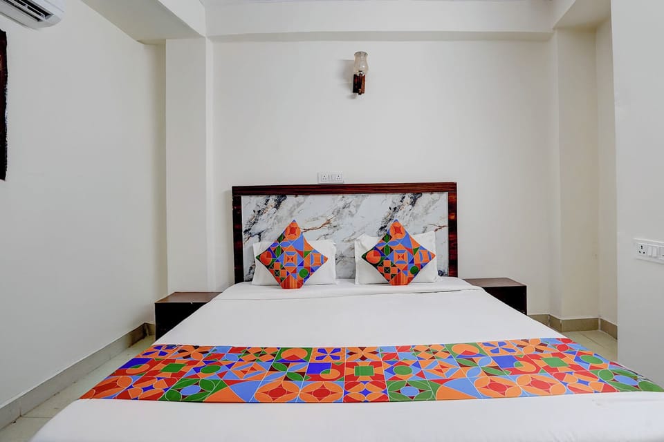 Deluxe Room | Egyptian cotton sheets, premium bedding, in-room safe, desk