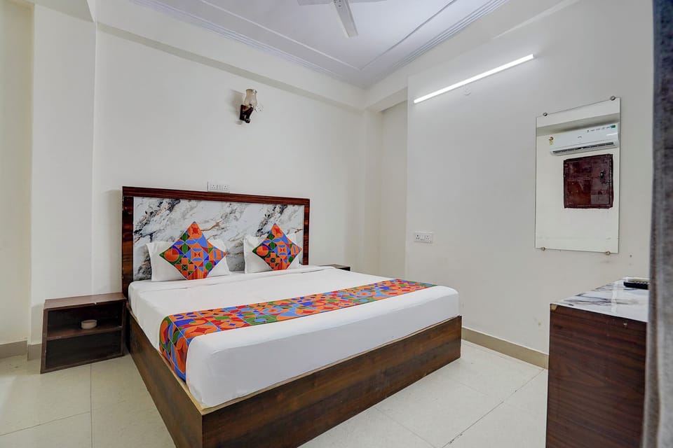 Deluxe Room | Egyptian cotton sheets, premium bedding, in-room safe, desk
