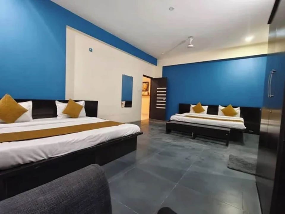 Family Room | Egyptian cotton sheets, premium bedding, in-room safe, desk