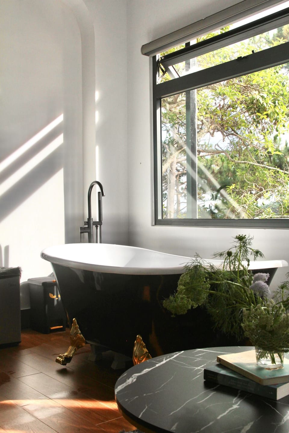 Deluxe Double Room | Bathroom | Hair dryer, towels, soap, shampoo