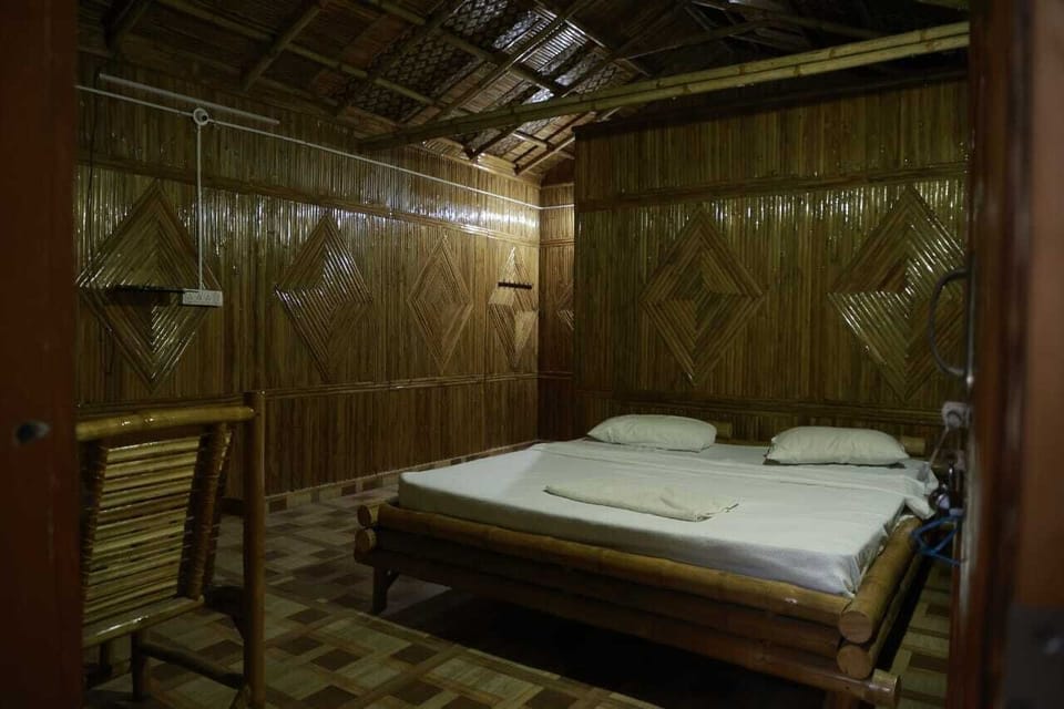 Double Room | WiFi (free), bed sheets
