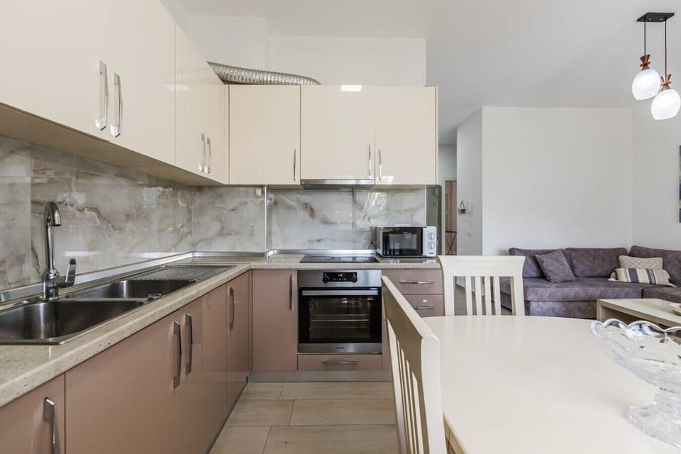 Fully-equipped kitchen