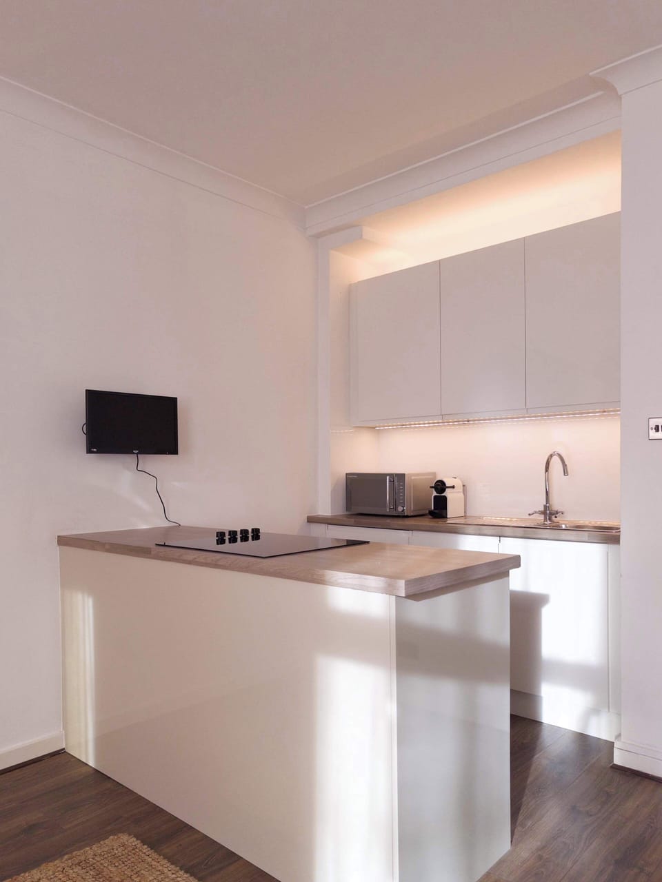 A kitchen made for gourmet experiments and slow breakfasts.