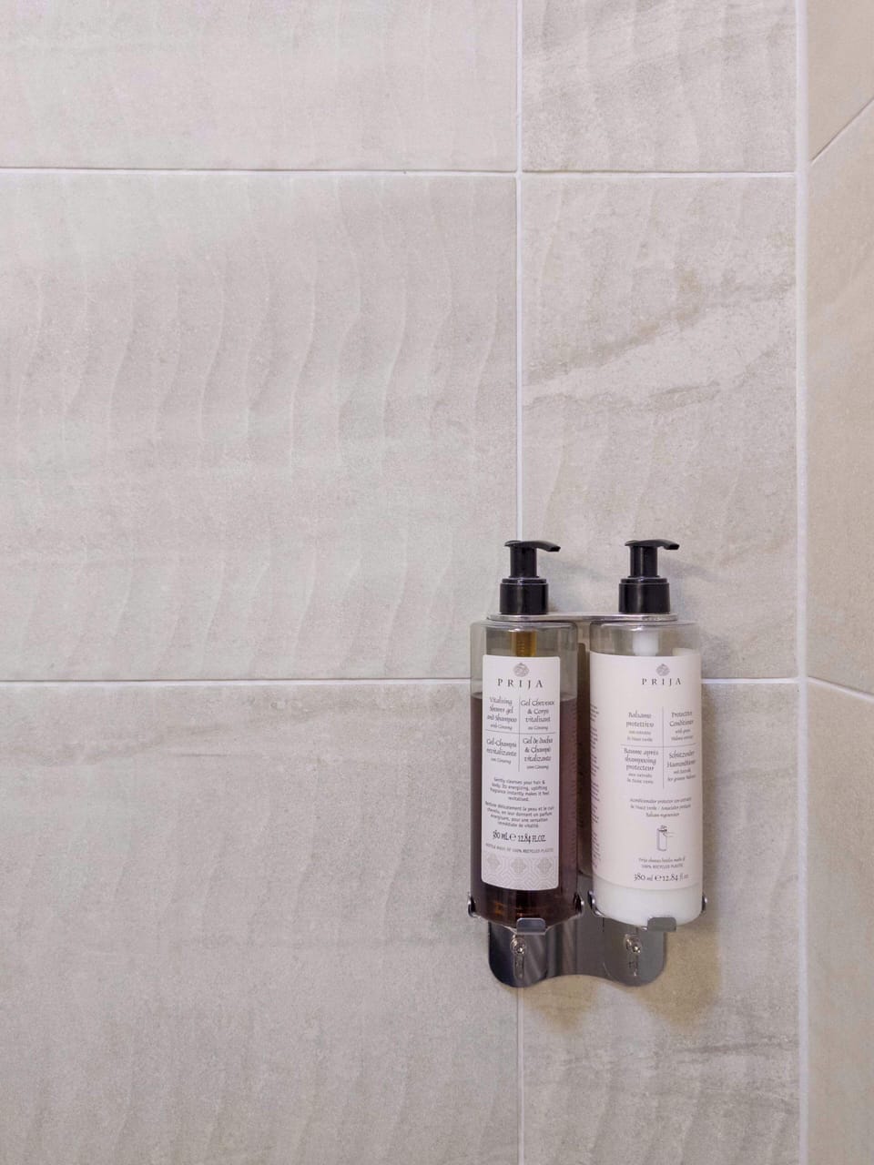 Considered details by the basin — a quietly luxurious wash.