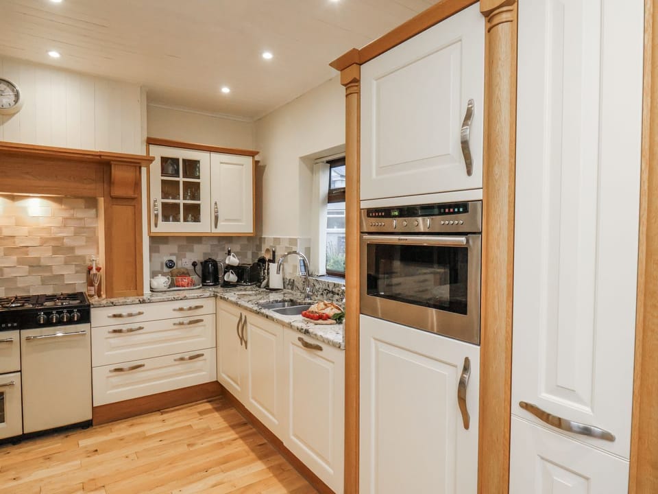 Dishwasher, cookware/dishes/utensils