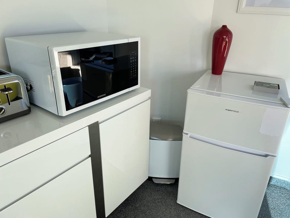 Kitchenette, appliances