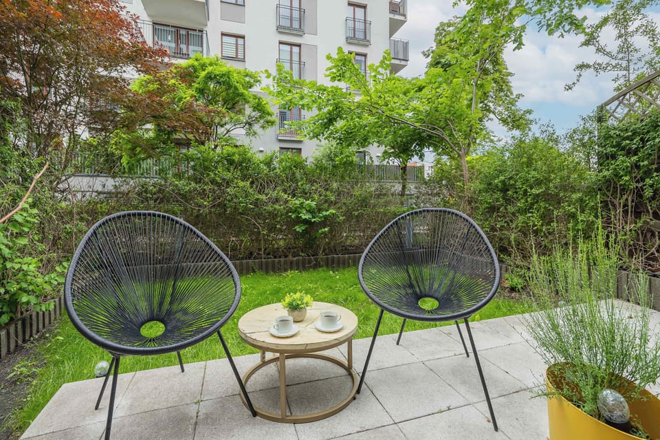 Private Garden Terrace Surrounded by Greenery – Perfect for Morning Coffee