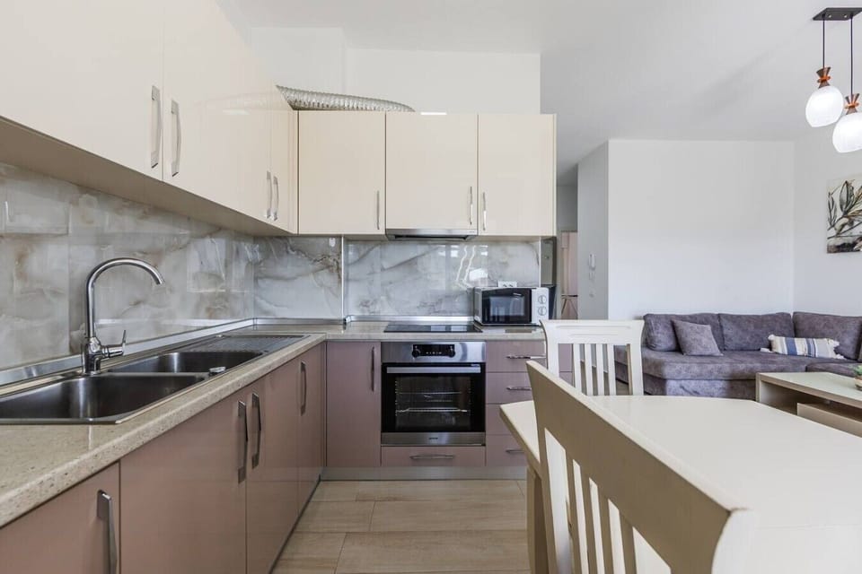 Fully-equipped kitchen