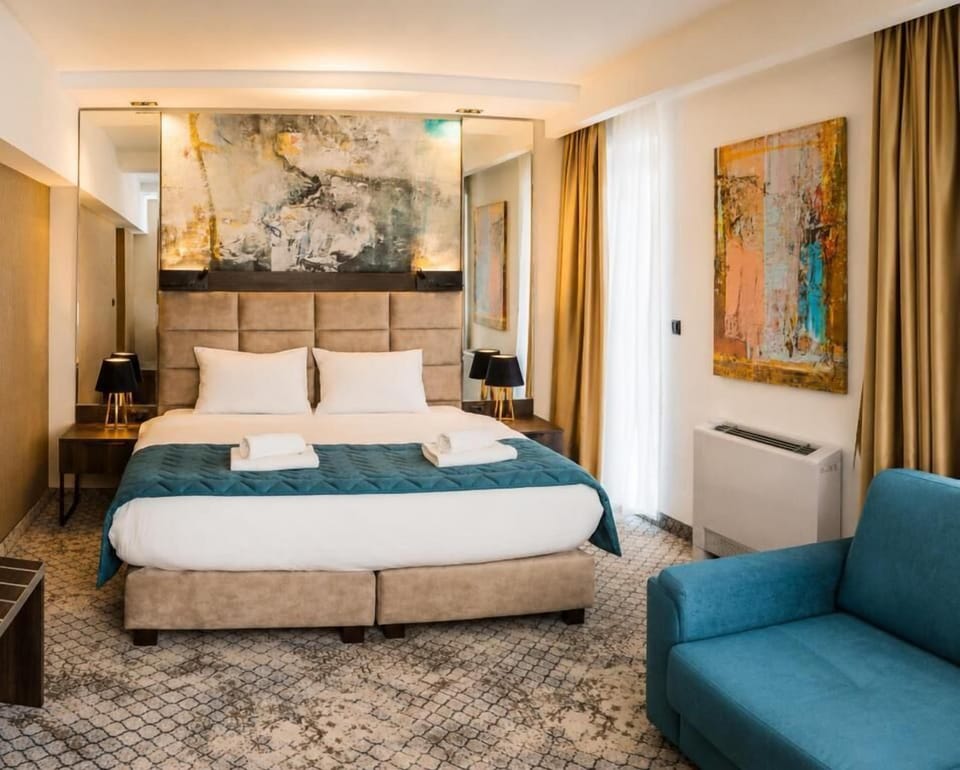 Studio, City View | In-room safe, desk, blackout drapes, soundproofing