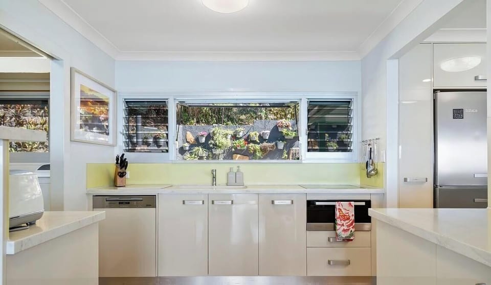 A coffee machine, kettle and toaster, along with everything you need to make your morning cuppa. Enjoy views of the colourful courtyard through the serving window above the sink.