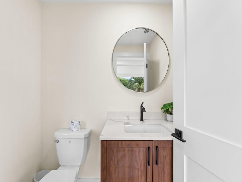 Game Room - Half Bathroom - Floor 1