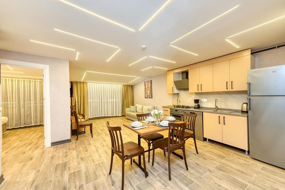 Deluxe Apartment | Blackout drapes, soundproofing, iron/ironing board, WiFi (free)