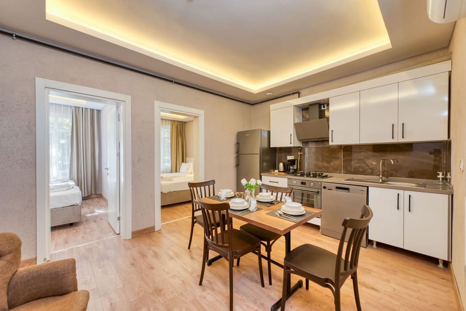 Deluxe Apartment, Park View | Living area