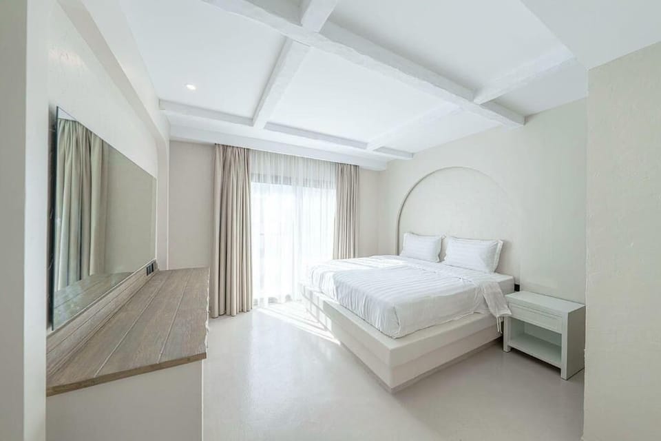 Comfort Villa, 4 Bedrooms, Poolside | Free WiFi